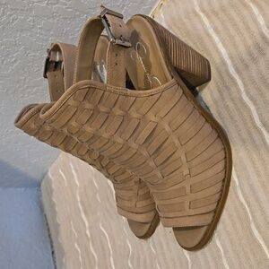 Jessica Simpson Heels. Size 10. Taupe